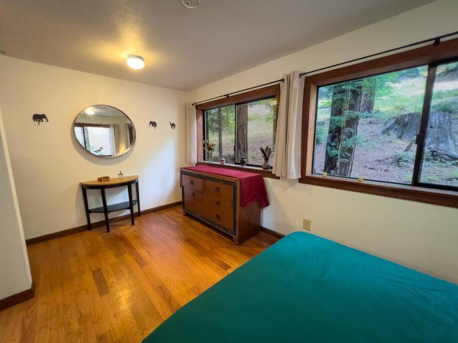 Little House In The Redwoods With A Hot Tub! Διαμέρισμα Garberville Εξωτερικό φωτογραφία
