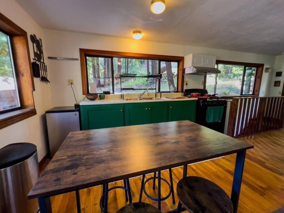 Little House In The Redwoods With A Hot Tub! Διαμέρισμα Garberville Εξωτερικό φωτογραφία